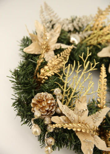 Pre Decorated Wreath - Gold Leaf