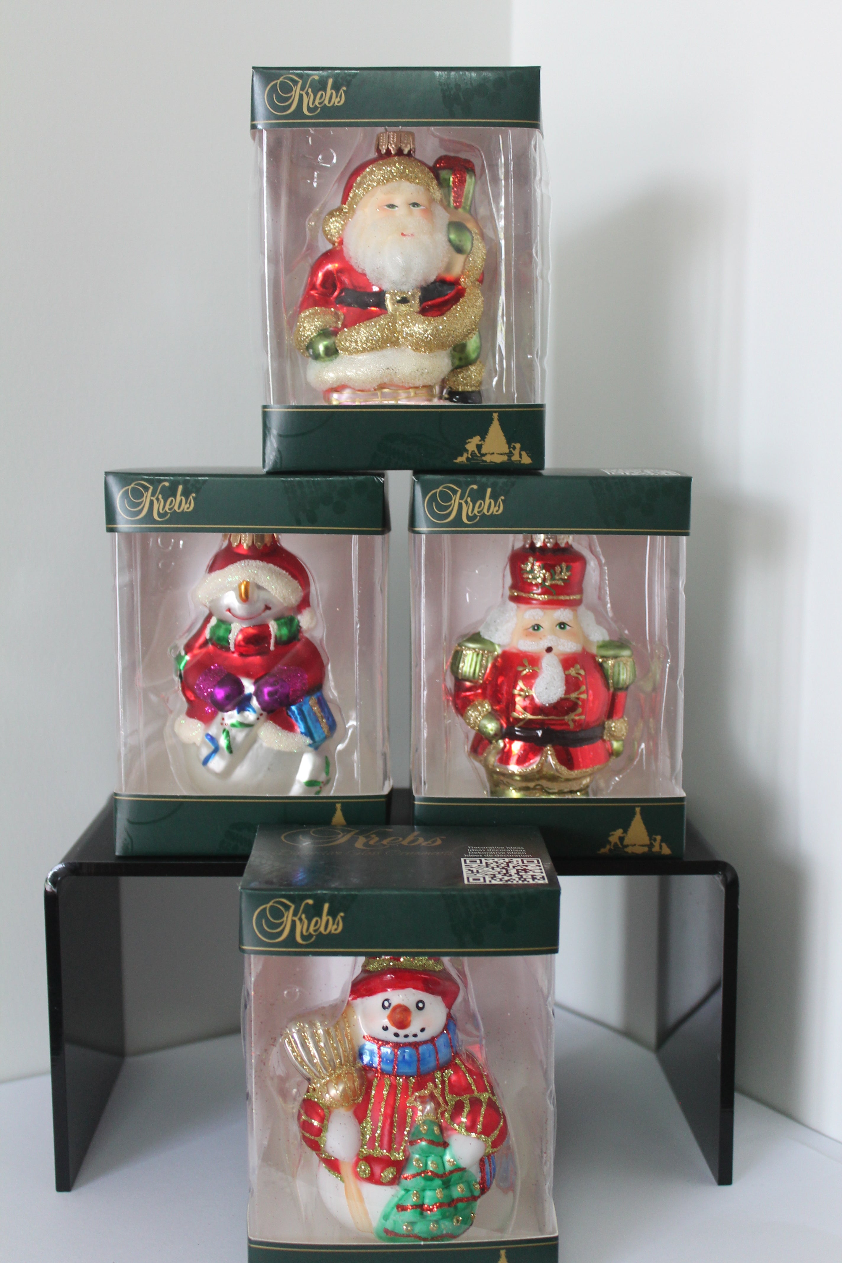 Traditional Christmas Figure - Snowman (with purple gloves)