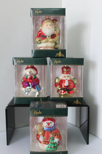 Traditional Christmas Figure - Snowman (with purple gloves)